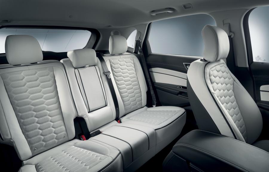 Интерьер Ford Vignale Edge 2016 года  (фото 24 из 24)